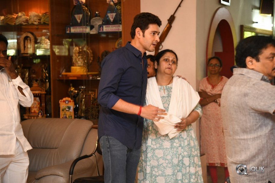 Celebrities-Pay-Homage-to-Vijaya-Nirmala-Garu